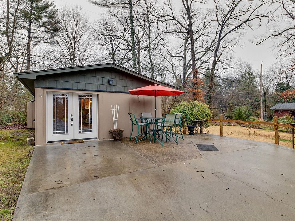 1st image of 3520B Southwood Dr SE