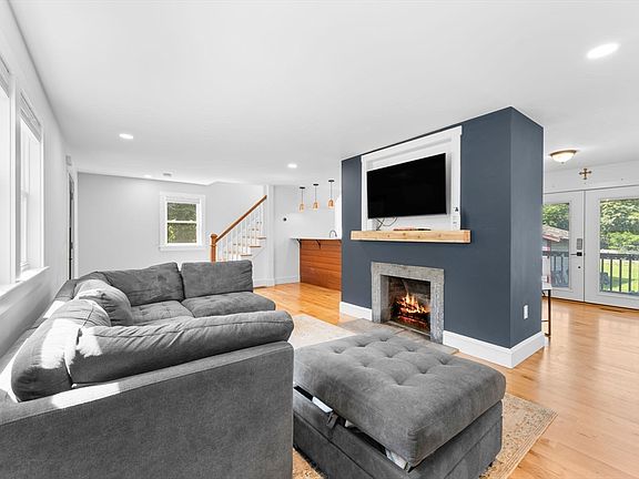 5th image of 342 Franklin St