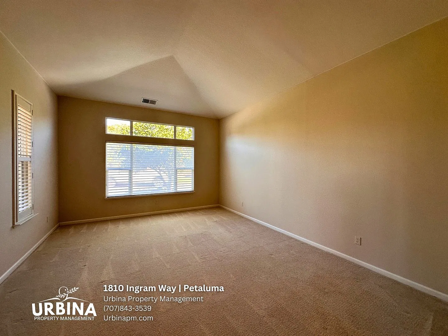 Stunning Single Level Home in Petaluma on Corner Lot — Photo 4