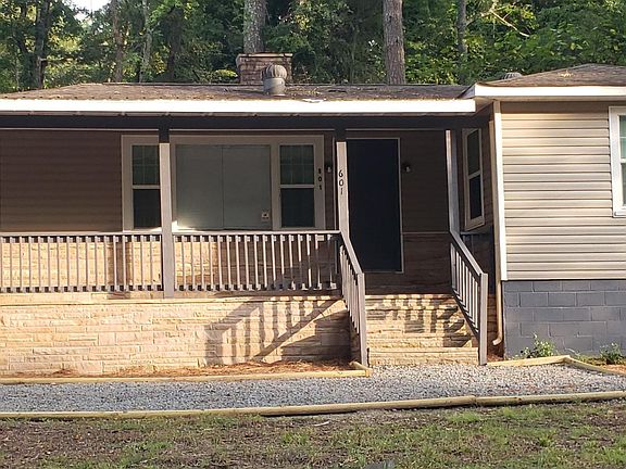 5th image of 601 23rd Ave NE