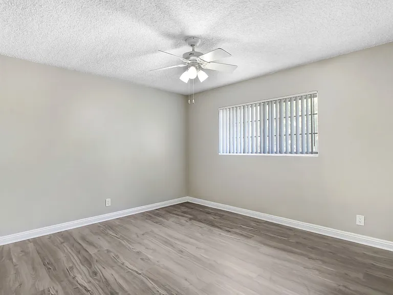 1336 W. Stoneridge Ct. — Photo 5
