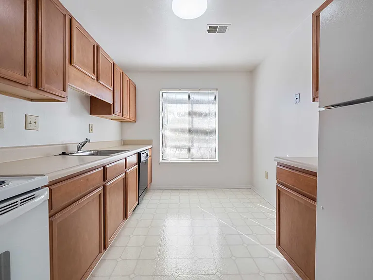 Foxridge Apartment Homes — Photo 234