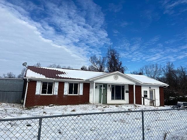 1st image of 115 Hillcrest Ct