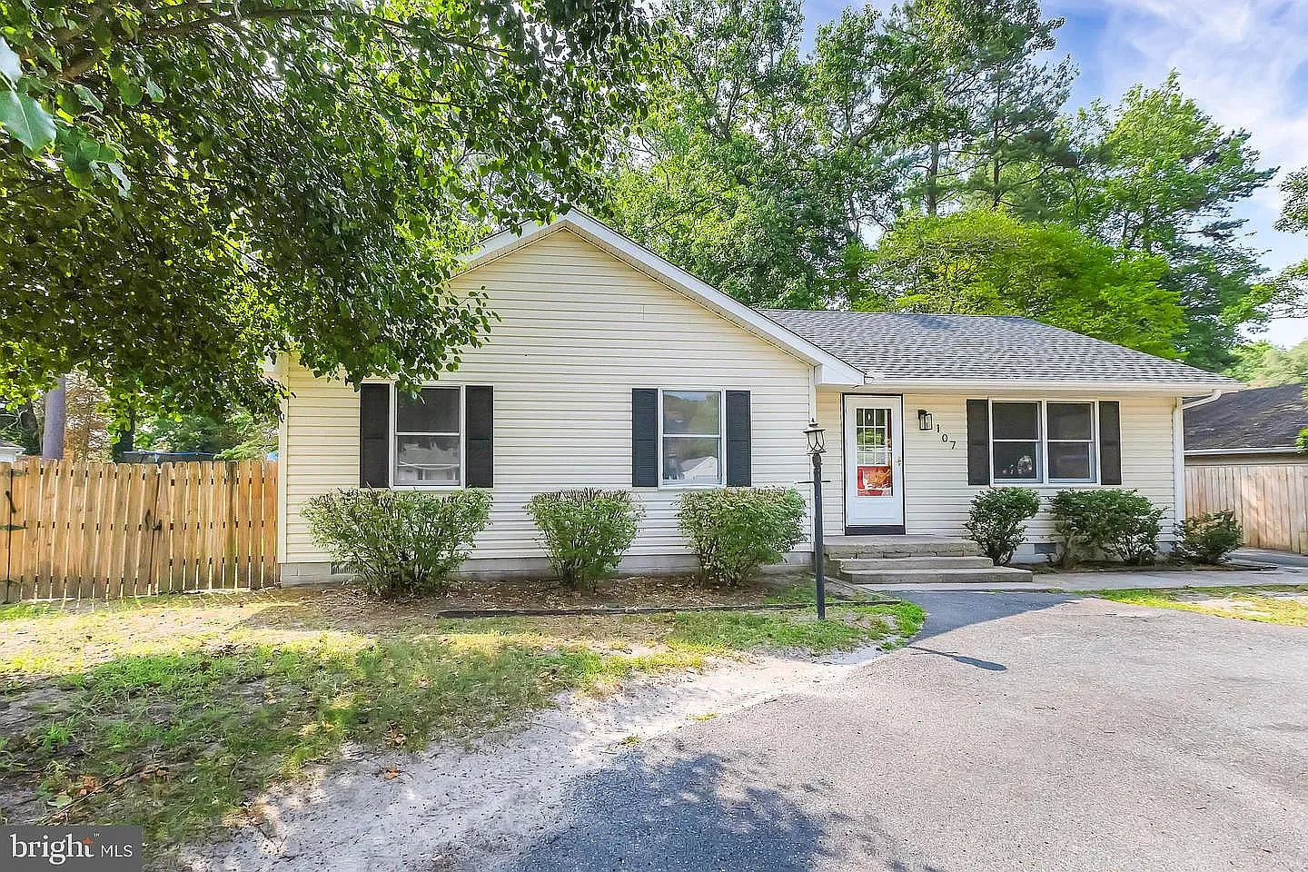 3 bed, 1152 sqft, $2,300 — Photo 1