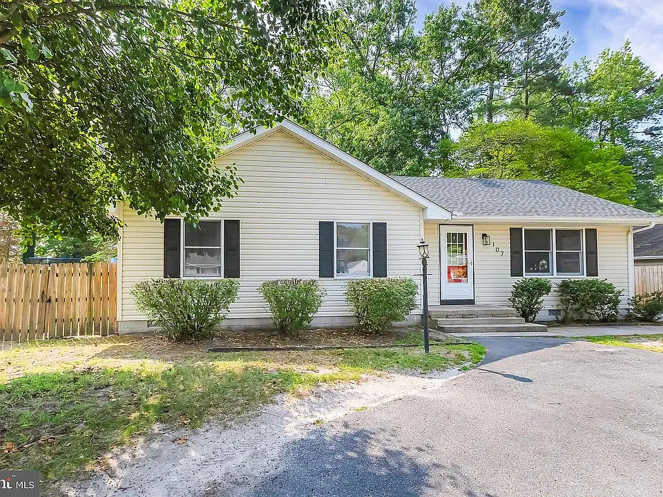 107 Walden Dr