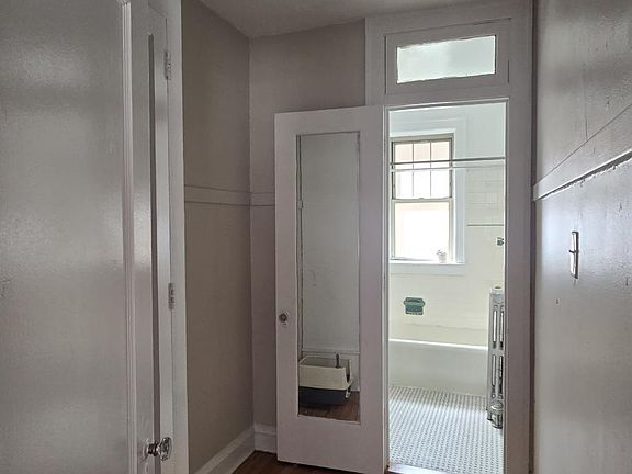 4th image of 907 Elmwood Ave APT D1