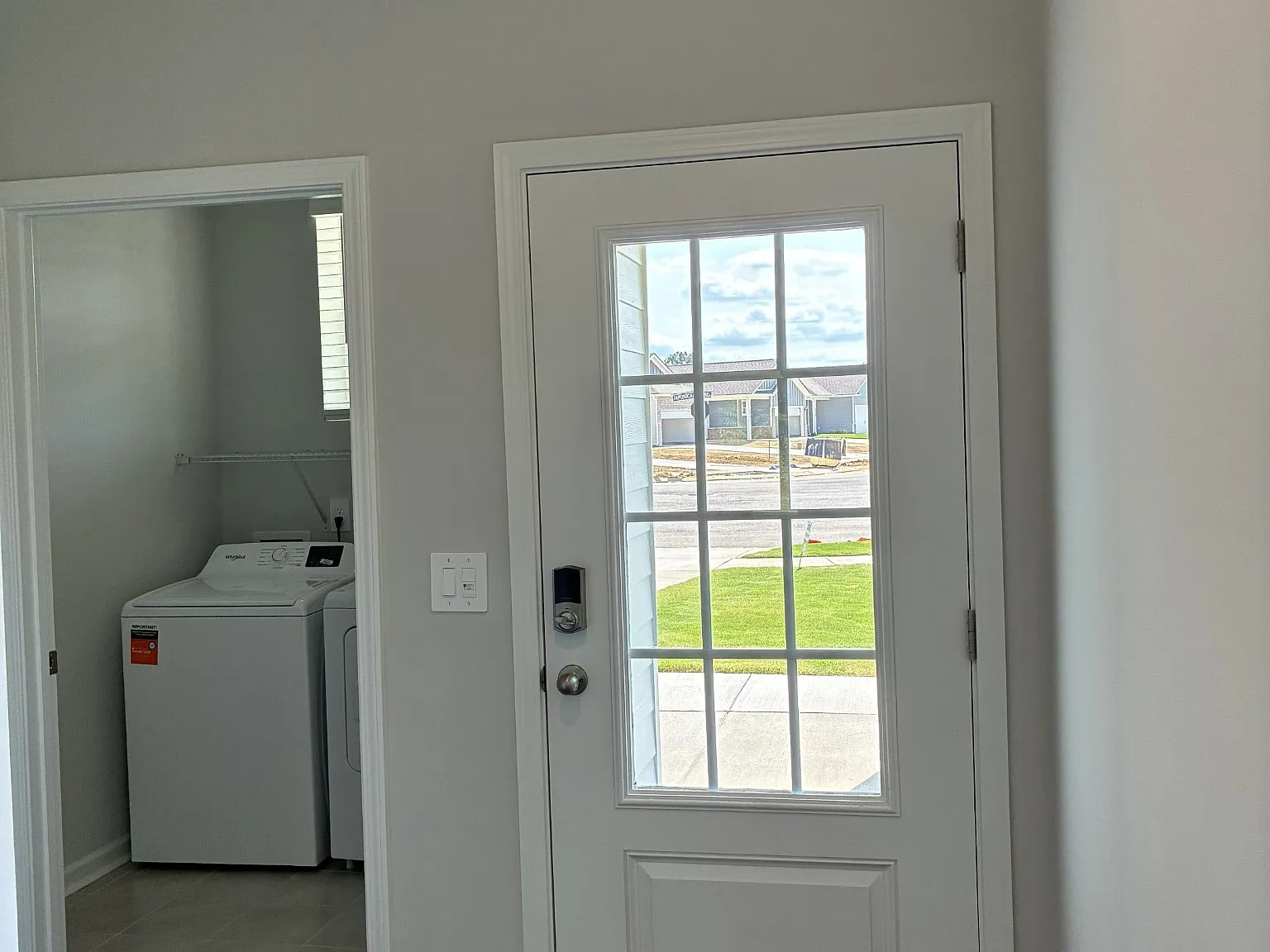 3 bed, 2.0 bath, 1550 sqft, $2,350 — Photo 2
