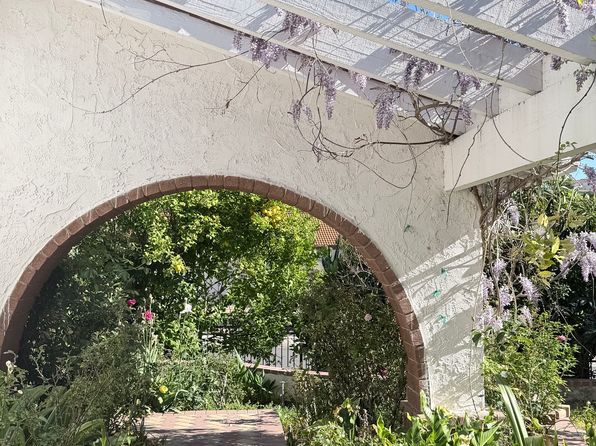 28915 Hollowbrook Ave