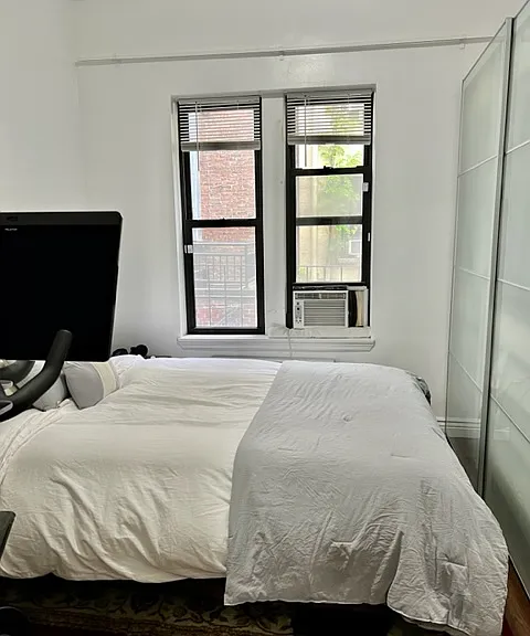 229 W 16th St #1C — Photo 8