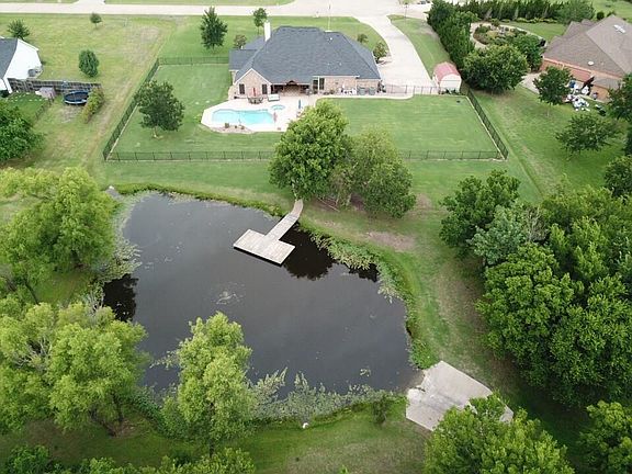 5th image of 8 Greenhollow Ln