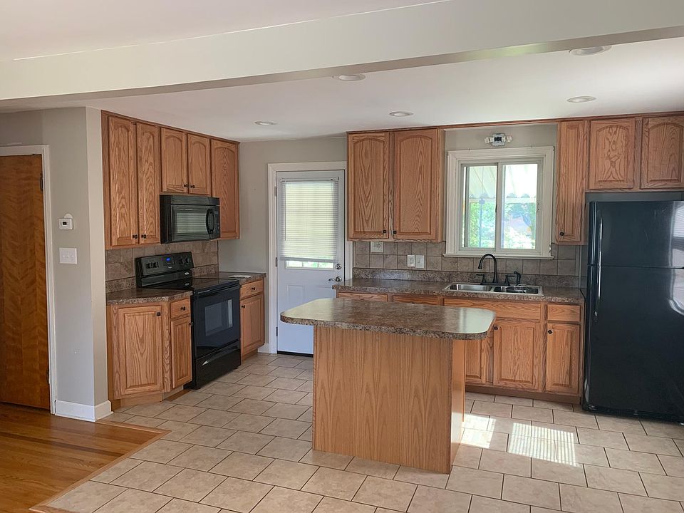 Open kitchen, newly renovated