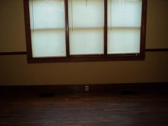 4th image of 317 W 3rd St