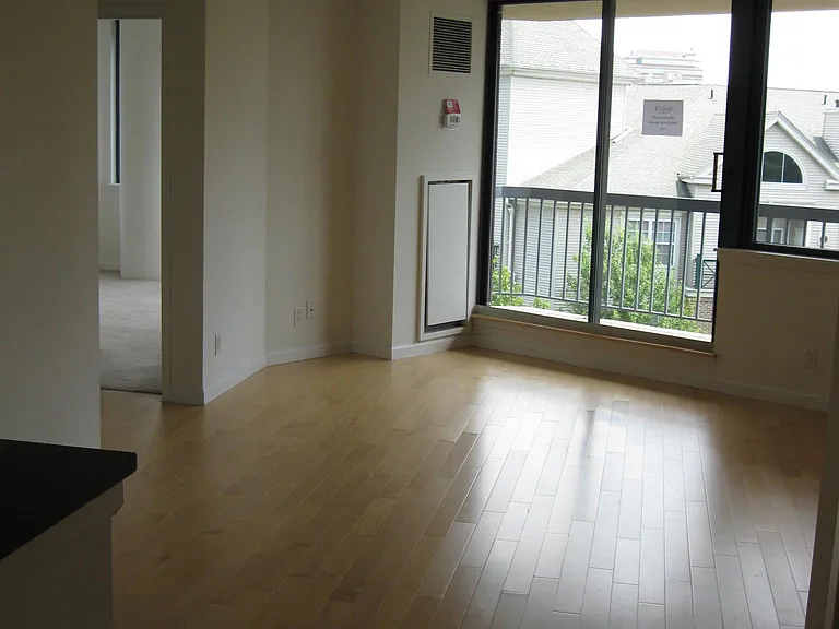 25 Forest St #6C — Photo 2