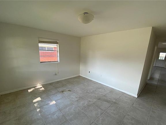 4th image of 2821 Veronica Dr