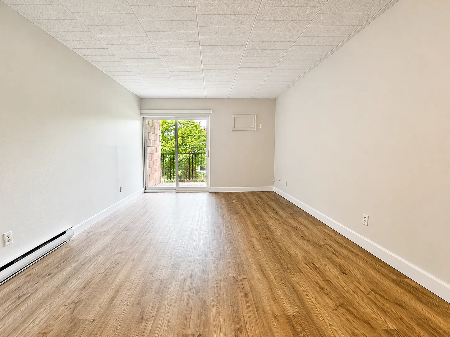 2 bedroom - 130 Sheldon Avenue Chatham ON N7L 3M7 — Photo 2