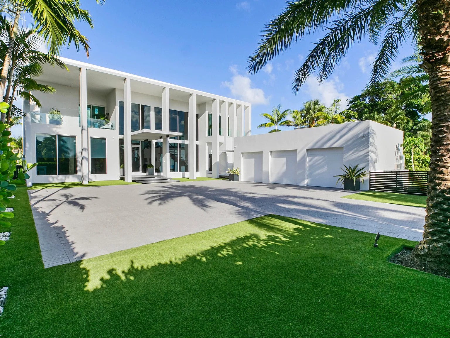 4 bed, 5.5 bath, 6097 sqft, $75,000 — Photo 2