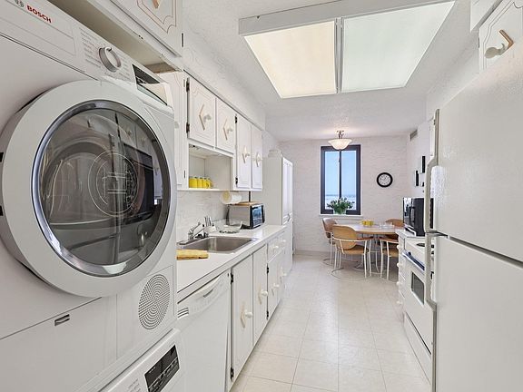 4th image of 100 S Berkley Sq Unit 10M
