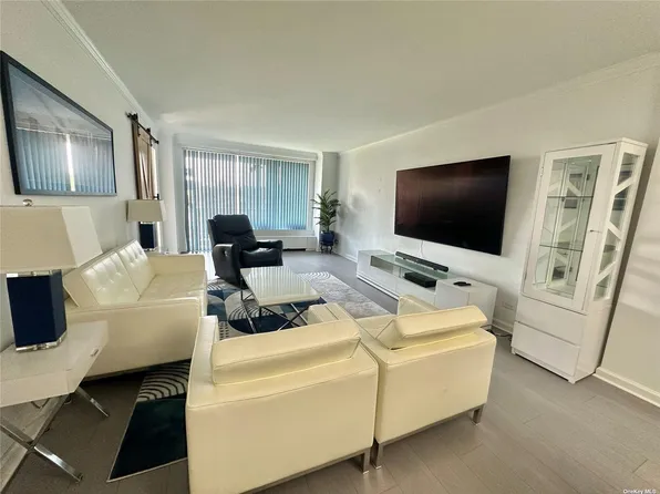 61-20 Grand Central Parkway #B401, Forest Hills, NY 11375