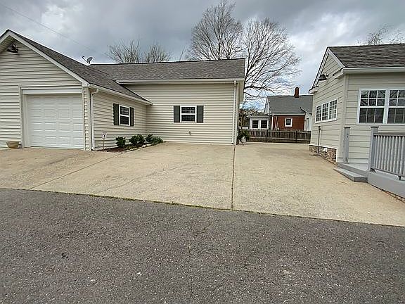 5th image of 404 Murrell St