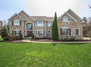 2433 Michelle Ct, Willoughby, OH 44094