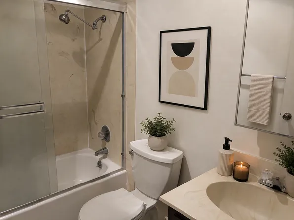 250 N 5th St APT 4, Central Point, OR 97502