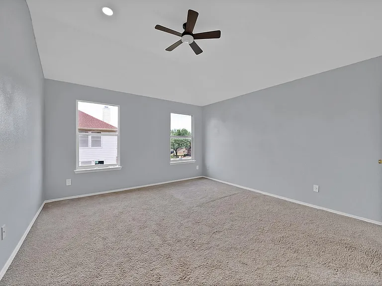 137 Heritage Dr — Photo 33