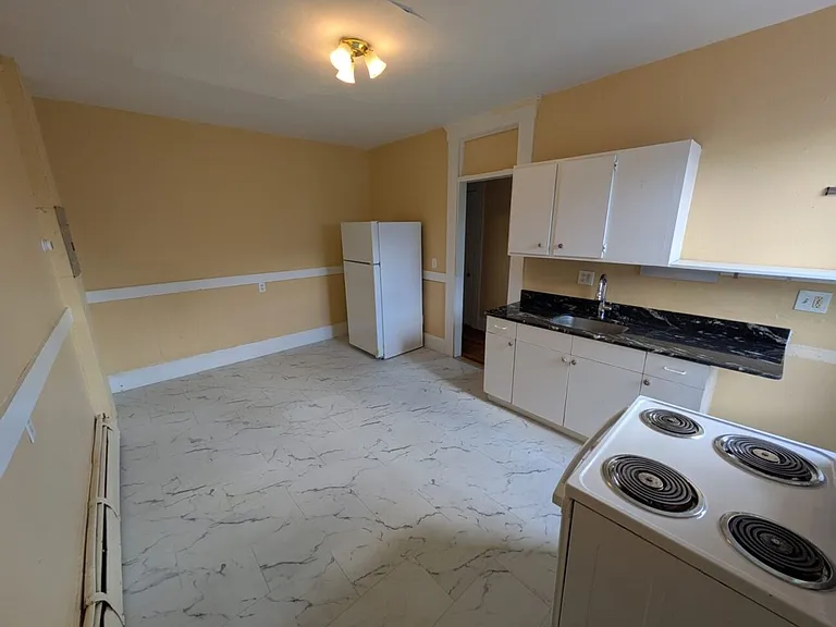 787 Dwight St — Photo 2