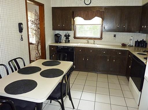4th image of 10 Heather Dr
