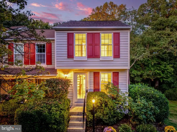 1609 Fieldthorn Dr, Reston, VA 20194