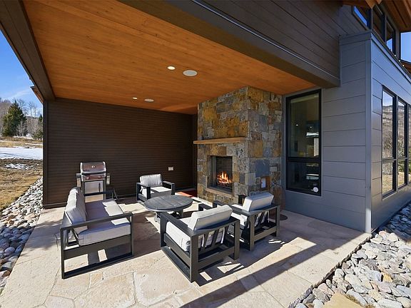 4th image of 20 E Benjamin Point