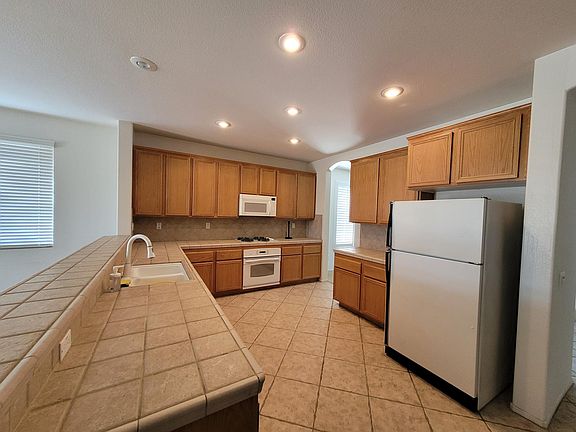 4th image of 32657 Armoise Dr