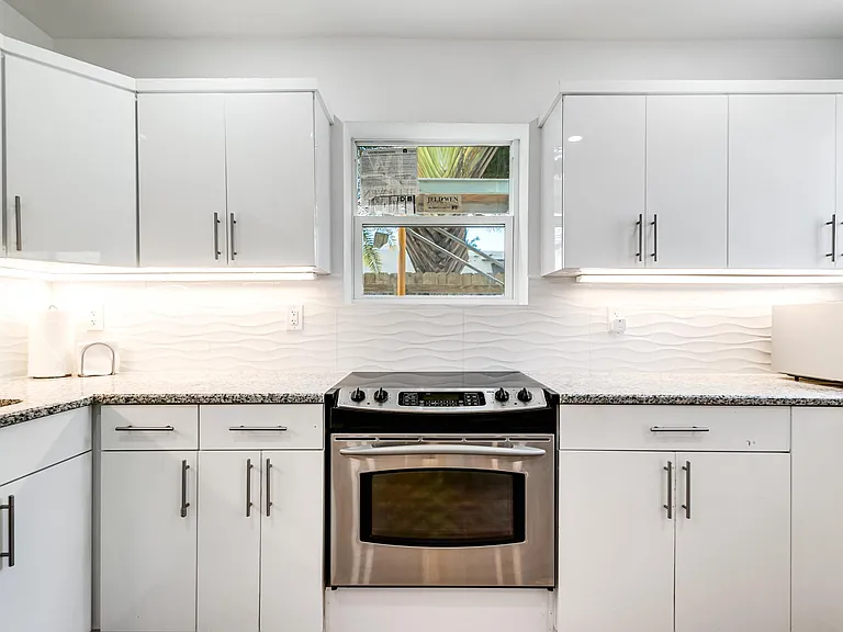 1734 SW 23rd St #3 — Photo 5