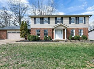 16005 Clarkson Woods Dr, Chesterfield, MO 63017