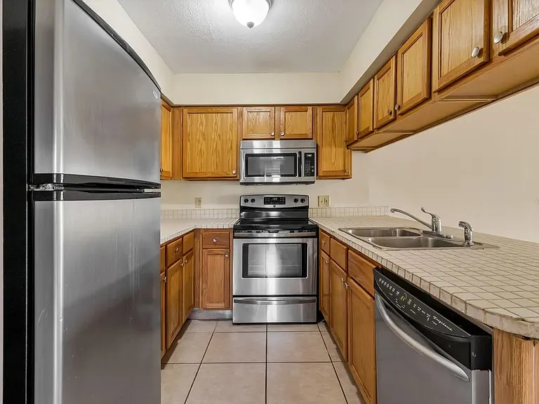 378 Dundee Dr — Photo 5