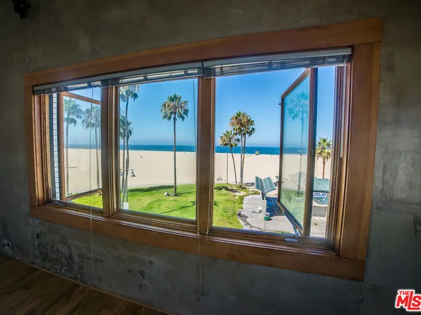 8 Brooks Ave, Venice, CA