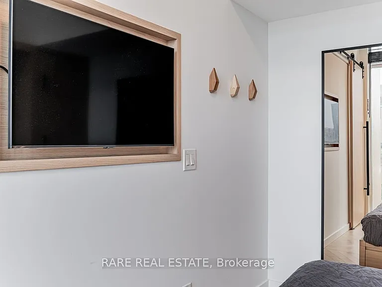 297 College St #Penthouse 5 — Photo 38