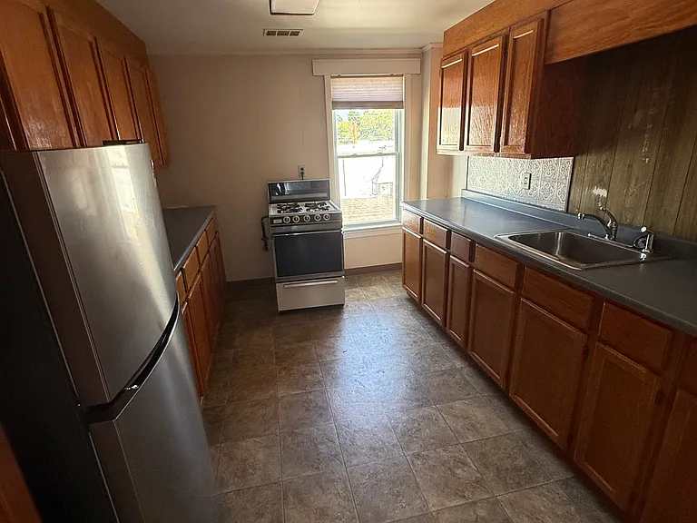 180 Bush St #2 — Photo 5