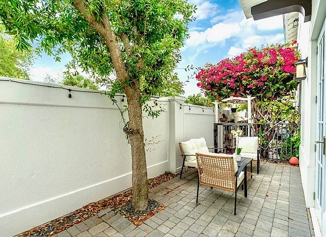 3 bed, 2.5 bath, 2103 sqft, $6,000 — Photo 2