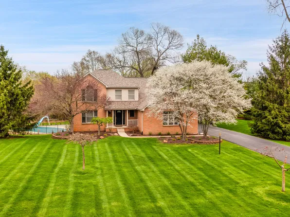 9493 Daleview Dr, South Lyon, MI 48178