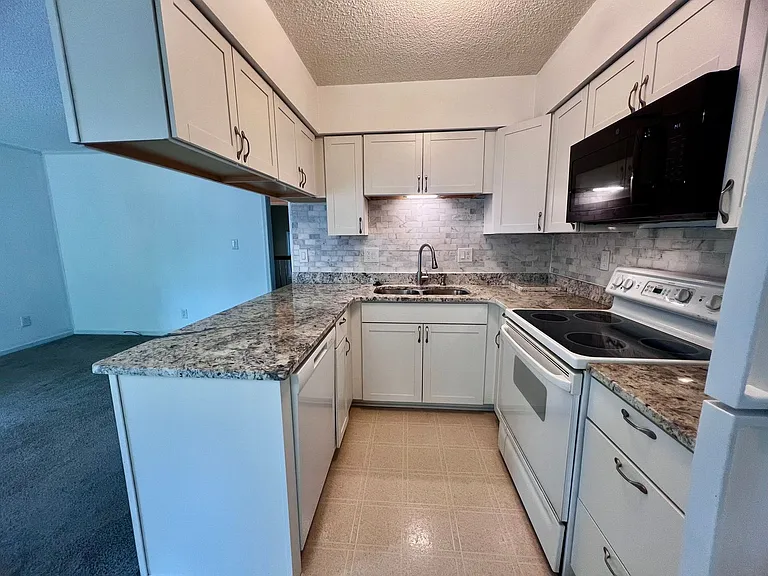 4080 Thomas Jefferson Dr — Photo 8