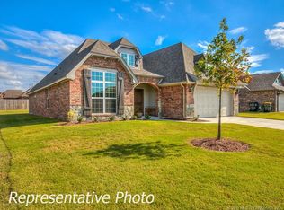 7015 S Dogwood Pl W, Broken Arrow, OK 74011