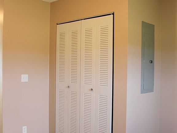 2nd image of 204 White Pine Village Dr