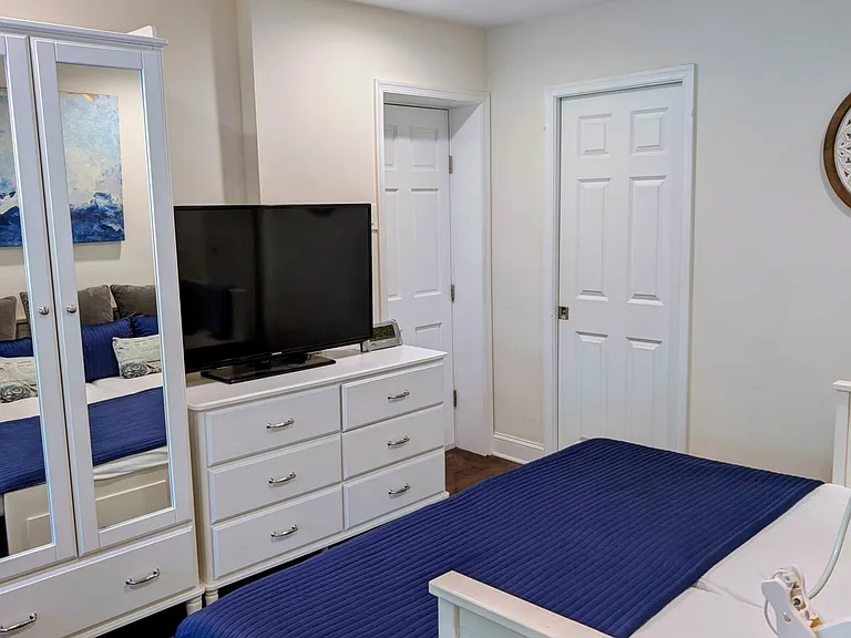 Guestroom connects to kitchen on the left and mudroom on the right