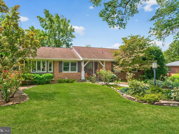 1305 Gatewood Dr, Alexandria, VA 22307