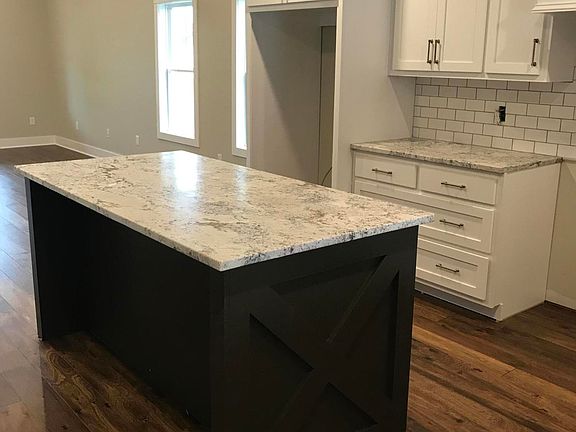 5th image of 28 Lucille Ln