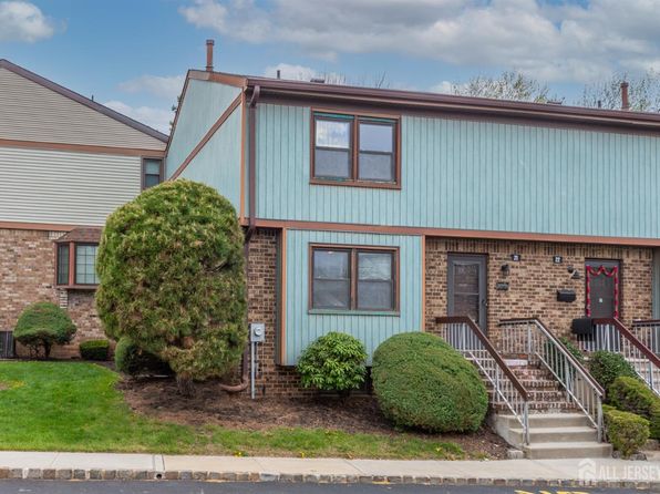 21 Highview Dr, Woodbridge, NJ 07095