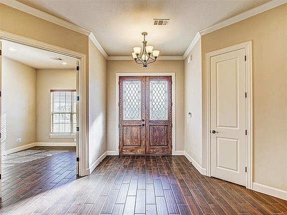 4th image of 60 Belmont Ln