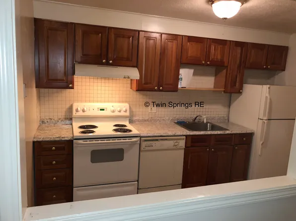 252 Spring St #3, West Roxbury, MA 02132