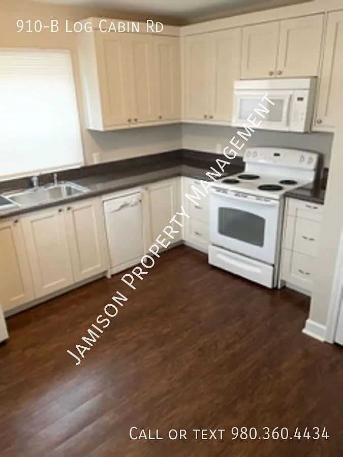 Clean & Fresh ready to move in! — Photo 2