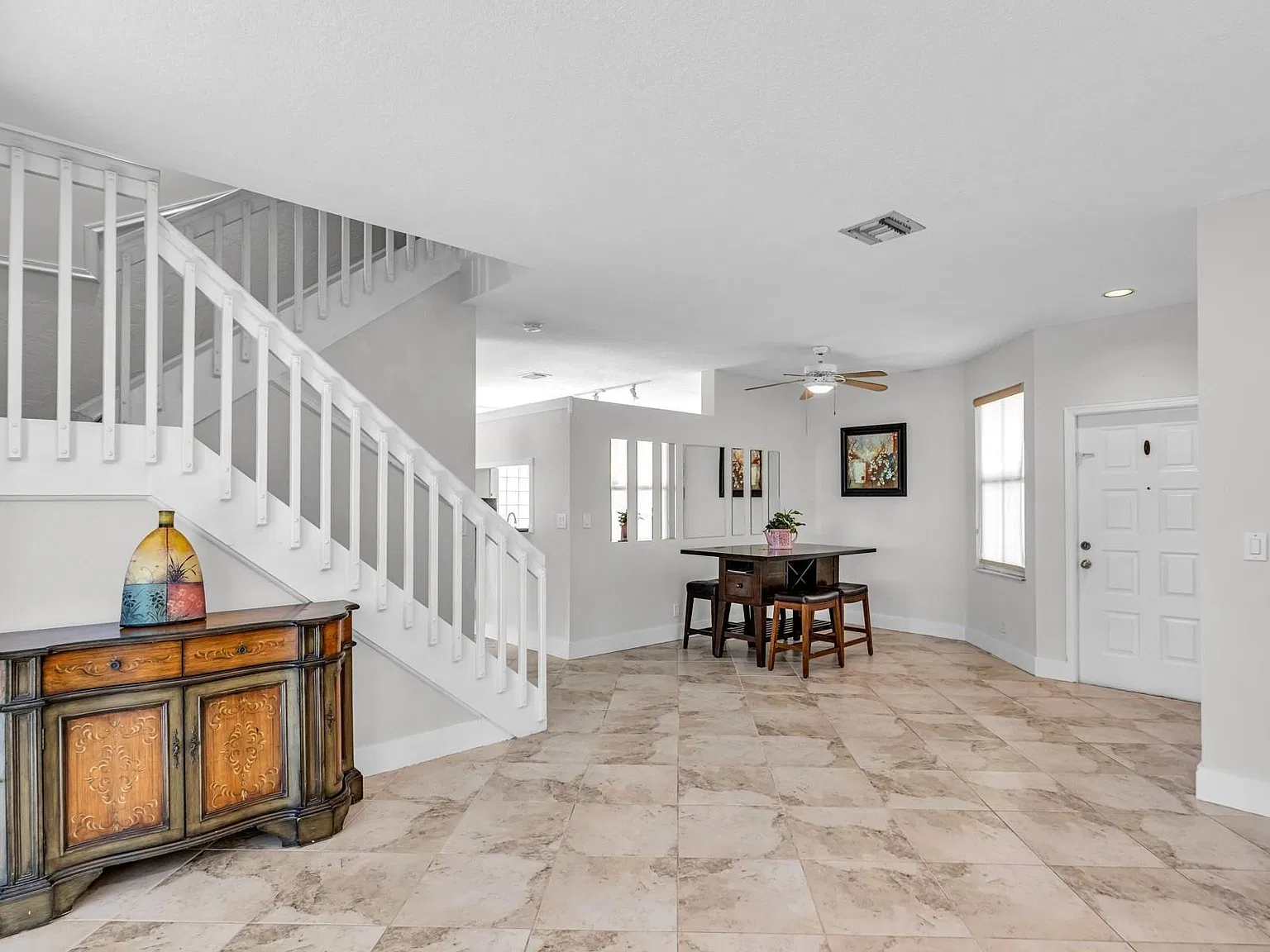 4 bed, 2.5 bath, 1582 sqft, $5,650 — Photo 2